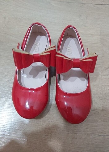 Kırmızı çocuk ayakkabısı 