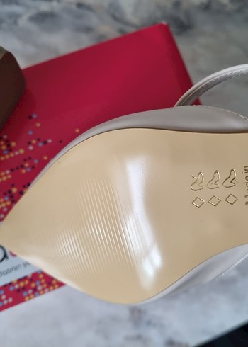 36 Beden beyaz Renk Krem Tokalı Kadın Topuklu Ayakkabı