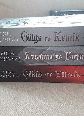 GRISHA VERSE Leigh Bardugo Kutulu Set Gölge ve Kemik, Kuşatma ve