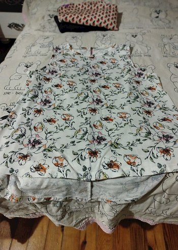 Kadın Çiçekli Bluz - Görsel 2