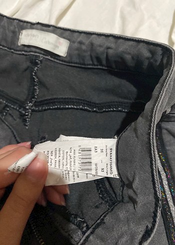 Gri Çizgili Fermuarlı Kadın Kot Pantolon - Görsel 3