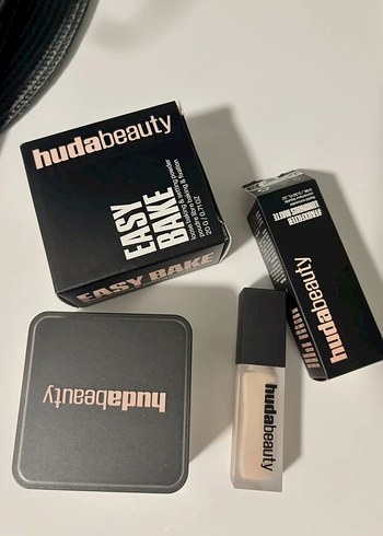 Huda Beauty Easy Bake Siyah Pudra - Görsel 2