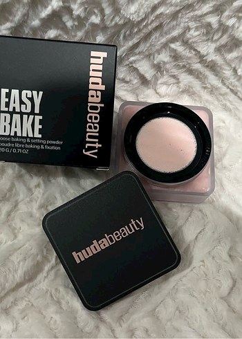 Huda Beauty Easy Bake Siyah Pudra - Görsel 6