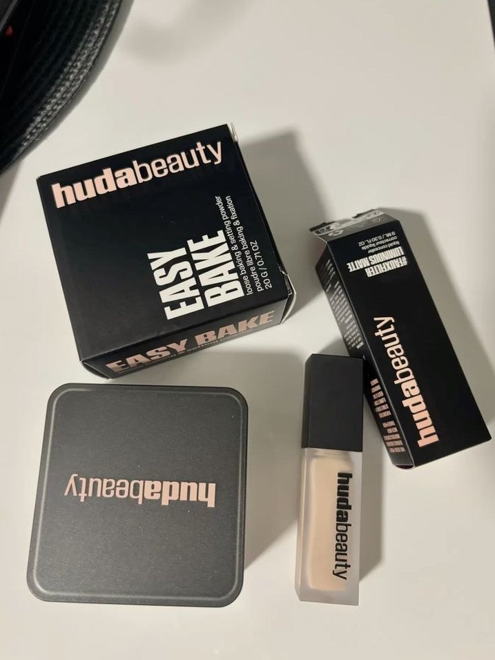 Huda Beauty Easy Bake Siyah Pudra - Görsel 2
