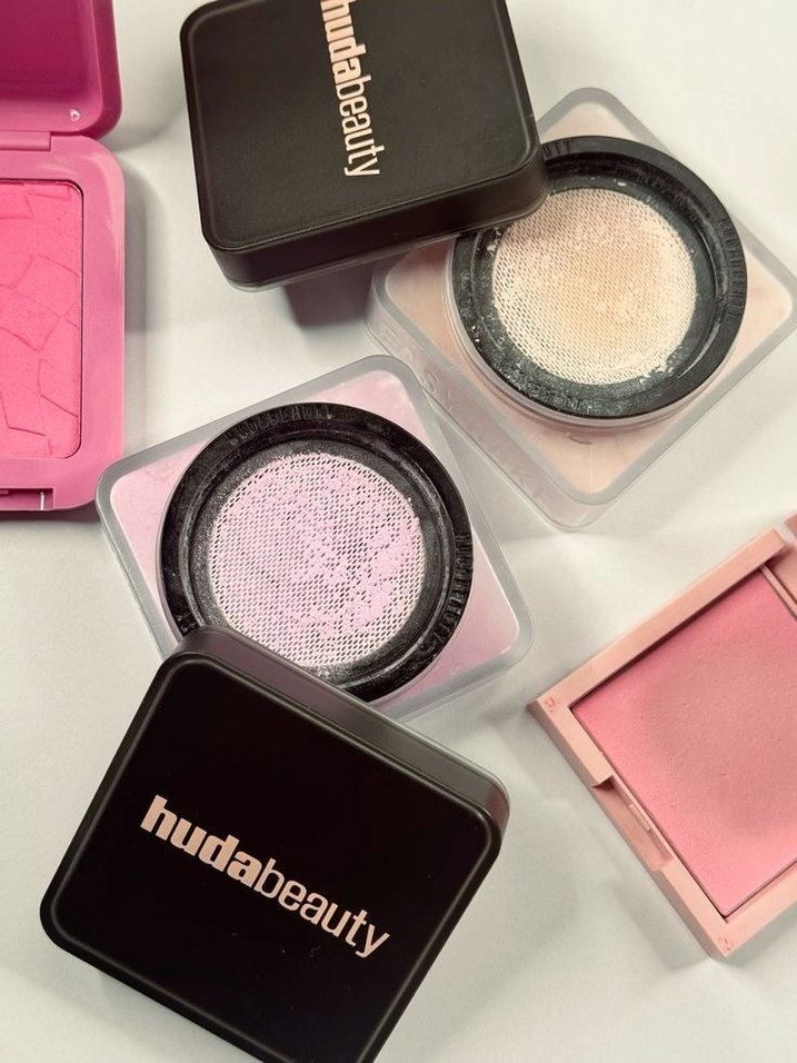 Huda Beauty Easy Bake Siyah Pudra - Görsel 5