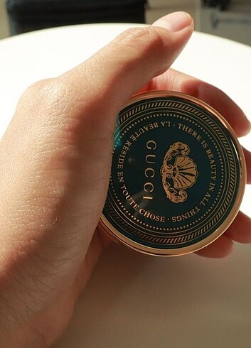 Beden Gucci lip balm