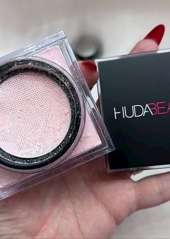 Huda Beauty Pembe Pudra