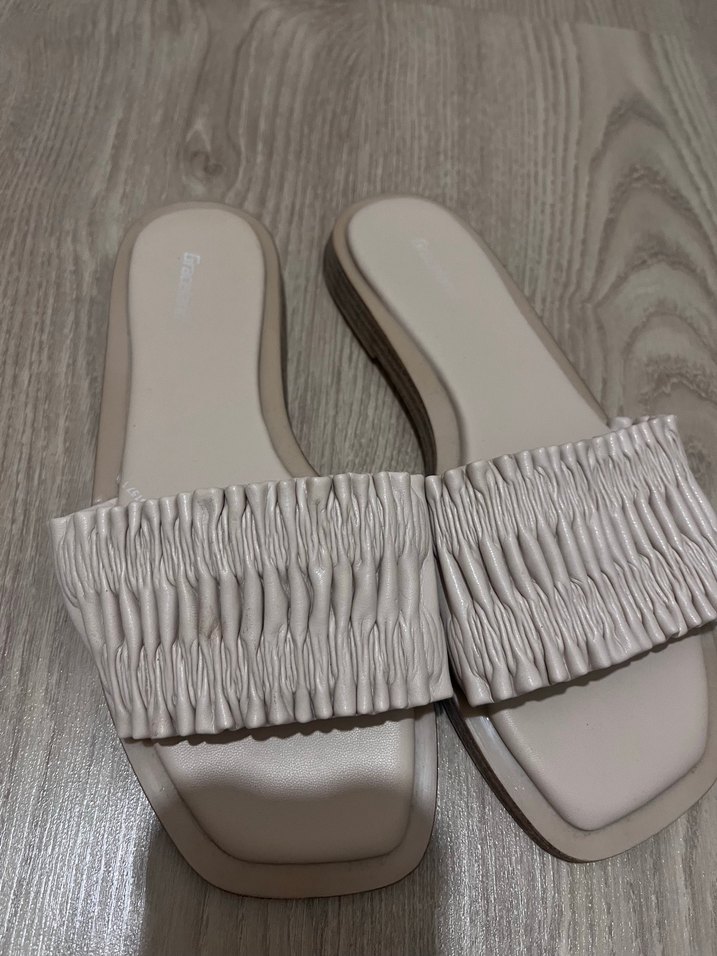 Bej Pilili Topuklu Kadın Terlik - Görsel 3