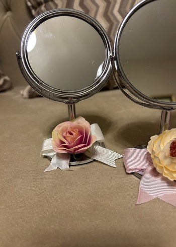 Pembe Çiçekli Ayaklı Yuvarlak Masa Aynası - Görsel 4