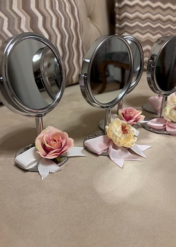 Pembe Çiçekli Ayaklı Yuvarlak Masa Aynası - Görsel 5