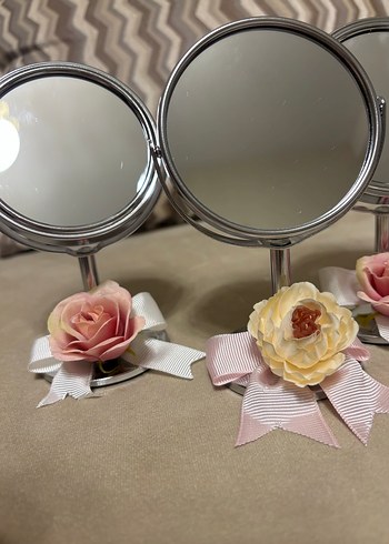 Pembe Çiçekli Ayaklı Yuvarlak Masa Aynası - Görsel 3