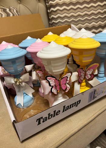 Renkli Kelebek Süslemeli abajur - Görsel 3