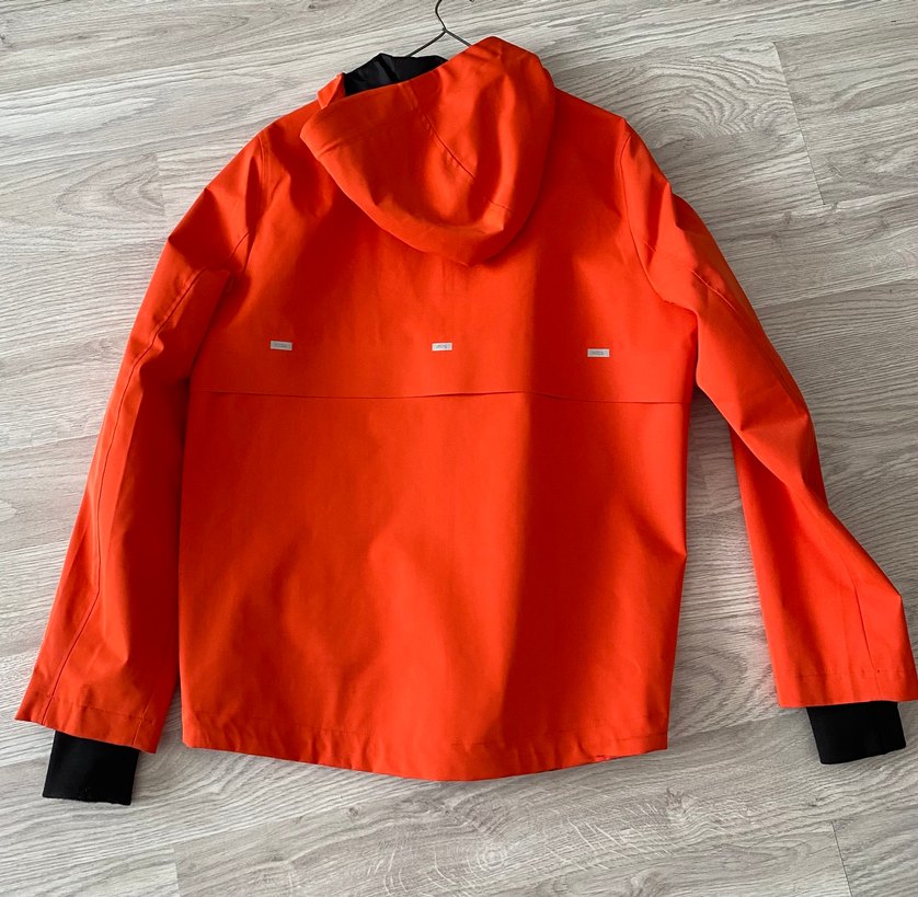 Parlak Turuncu Kapüşonlu Kadın Yağmurluk - Görsel 3