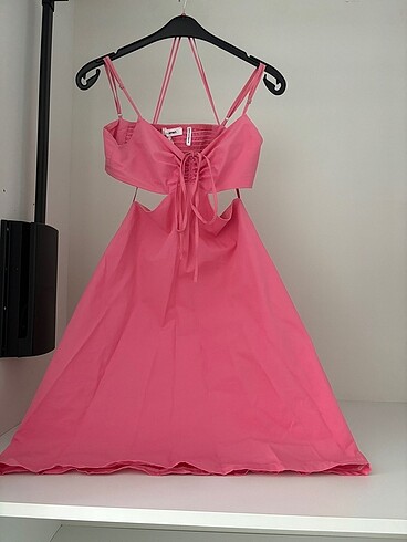 Pembe yazlık elbise