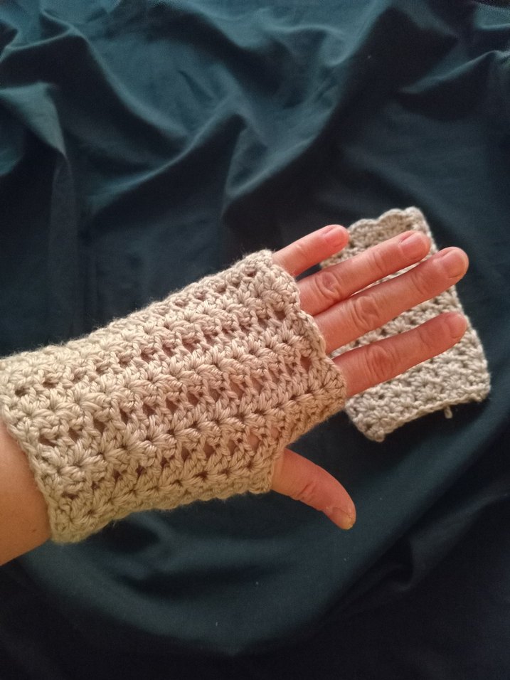 Mavi Örgü Kadın Eldiveni - Görsel 2