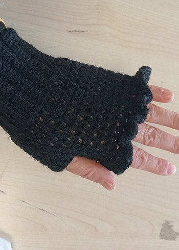 Siyah Örgü Parmaksız Kadın Eldiveni - Görsel 2