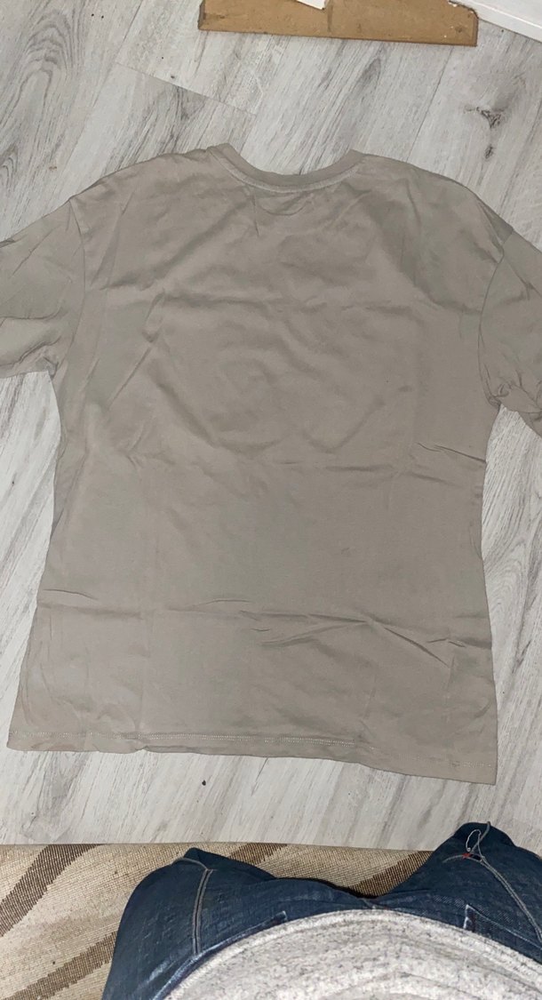 Bej Baskılı Kadın Tişört - Görsel 3