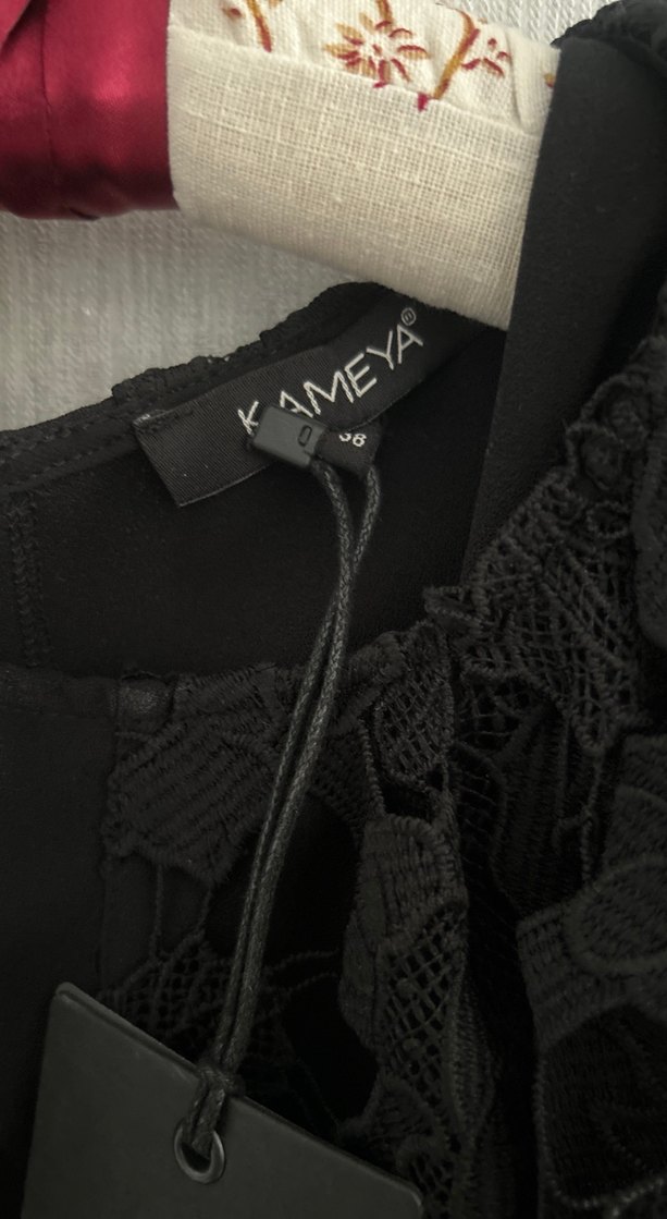 Dantel Detaylı Siyah Kolsuz Mini Bluz - Görsel 2