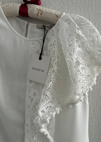 Dantel Detaylı Beyaz Kolsuz Bluz - Görsel 3