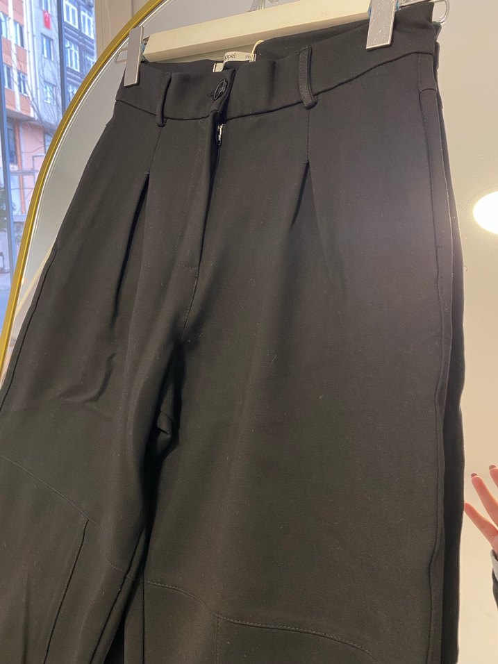 Kadın Siyah Pilili Midi Kumaş Pantolon - Görsel 3