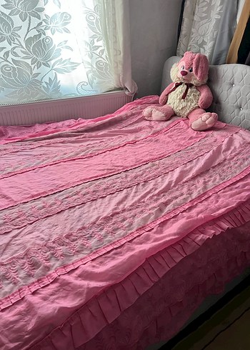 Pembe Nakışlı Yatak Örtüsü - Görsel 2