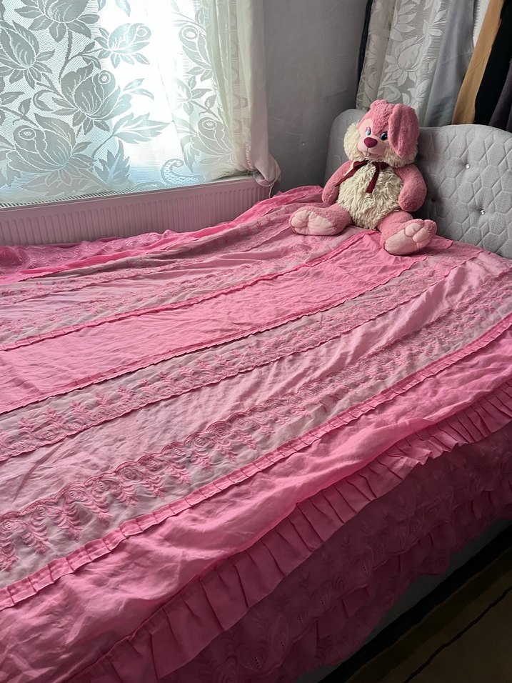 Pembe Nakışlı Yatak Örtüsü - Görsel 2