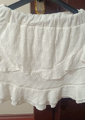 Fırfırlı Beyaz Nakışlı Mini Etek