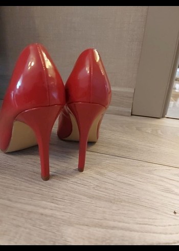 Klasik Kırmızı Parlak Stiletto Topuklu Kadın Ayakkabı - Görsel 3