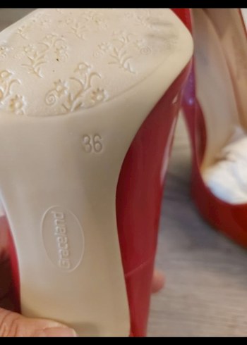 Klasik Kırmızı Parlak Stiletto Topuklu Kadın Ayakkabı - Görsel 6