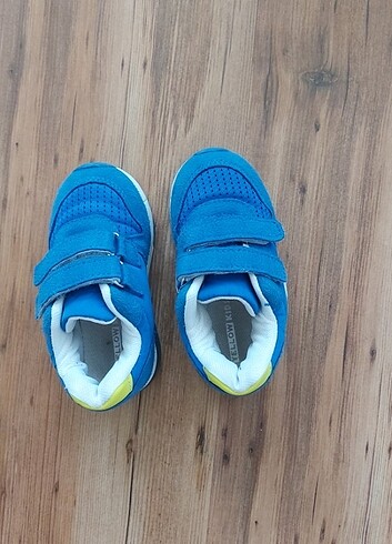 Erkek çocuk spor ayakkabisi