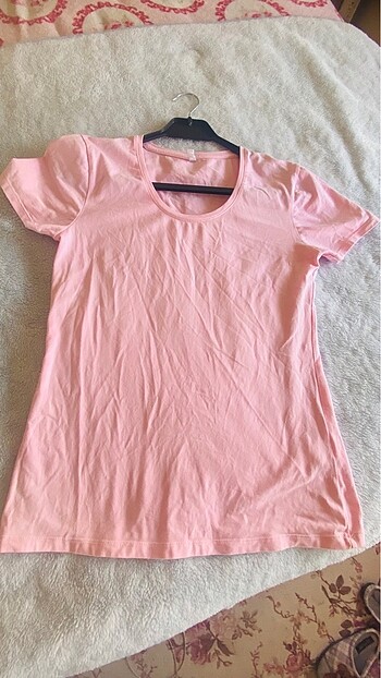 Pembe tişört