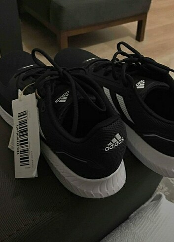 Adidas spor ayakkabı