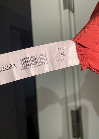 Kırmızı Düğmeli Keten Kadın Gömlek - Görsel 5