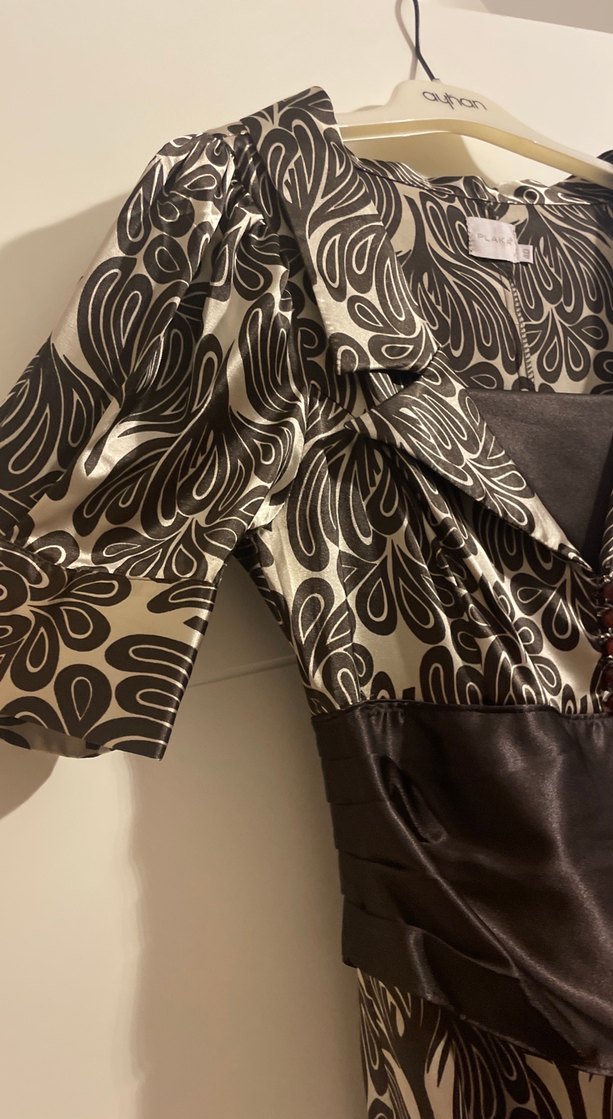 Desenli Siyah Uzun Drapeli Kadın Elbise - Görsel 4