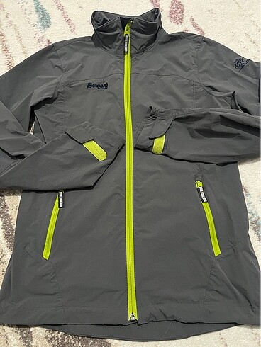 xs Beden Bergans Kadın Rüzgarlık XS-S