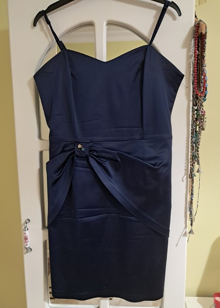 Saten gece elbisesi - Görsel 3