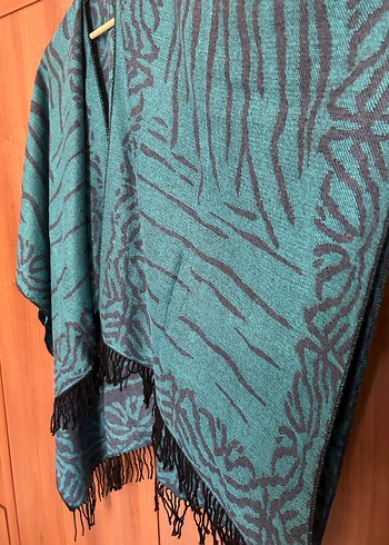 Gevşek Kesim Turkuaz Batik Desenli Bohem Kadın Panço - Görsel 3