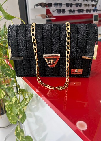 Zincir Detaylı Siyah Nakışlı Kadın Çanta - Görsel 3