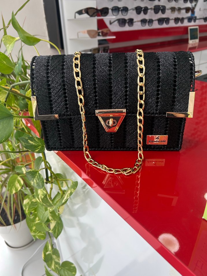 Zincir Detaylı Siyah Nakışlı Kadın Çanta - Görsel 4