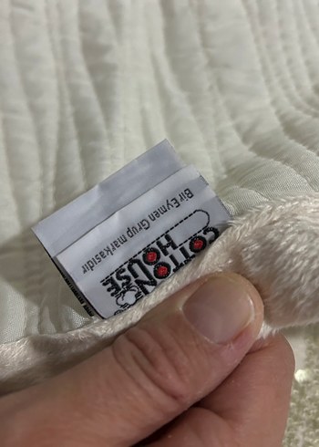 İşlemeli Beyaz Parlak Yatak Örtüsü - Görsel 8