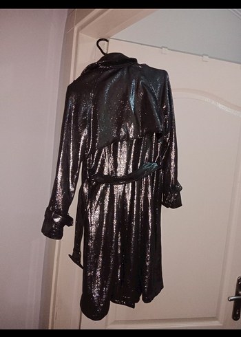 Siyah Parlak Yılan Desenli Trençkot - Görsel 3