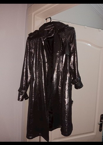 Siyah Parlak Yılan Desenli Trençkot - Görsel 2