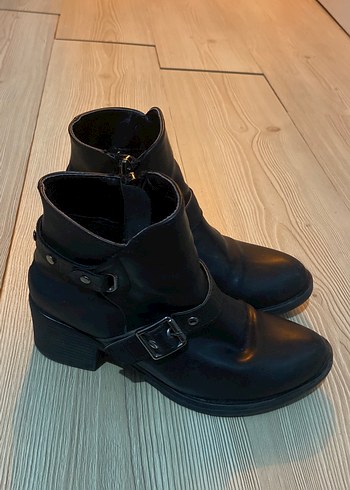 Siyah Deri Tokalı Kadın Botu Topuklu - Görsel 2