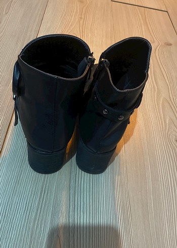 Siyah Deri Tokalı Kadın Botu Topuklu - Görsel 3