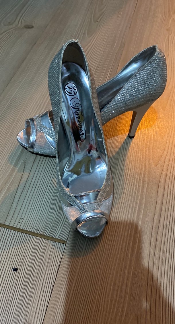 Gri Yılan Desenli Tokalı Yüksek Topuklu Kadın Ayakkabı - Görsel 3