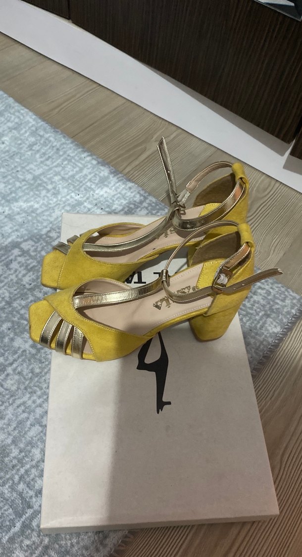 Sarı Süet Kadın Topuklu Sandalet - Görsel 2