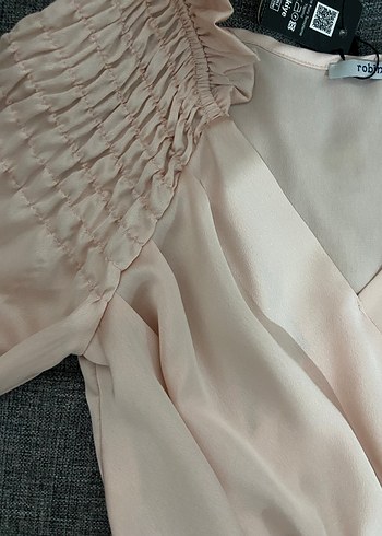 Drapeli V Yaka pudra Saten Bluz - Görsel 6