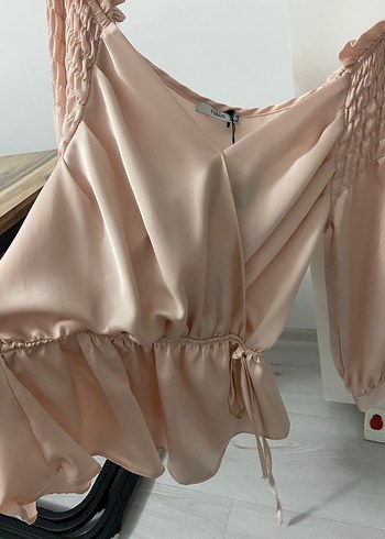 Drapeli V Yaka pudra Saten Bluz - Görsel 3