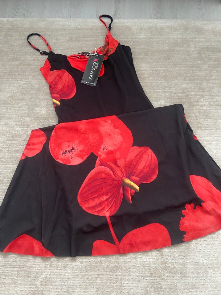 Kırmızı Çiçek Desenli Straplez Uzun Elbise - Görsel 2