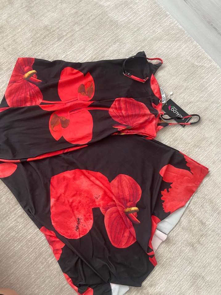 Kırmızı Çiçek Desenli Straplez Uzun Elbise - Görsel 3